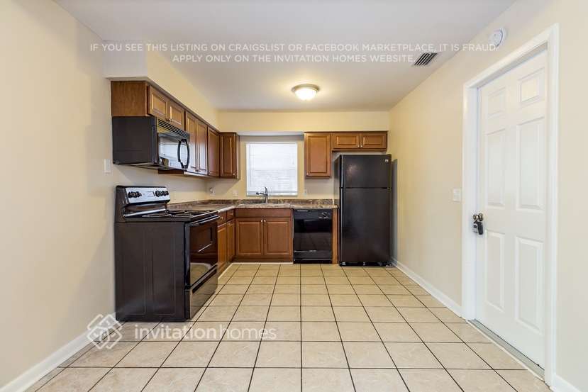 Building Photo - 990 Vincent Dr