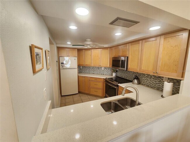 Building Photo - 6295 Bahia Del Mar Cir