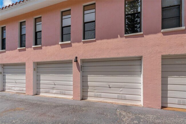 Building Photo - 357 8th Ave N