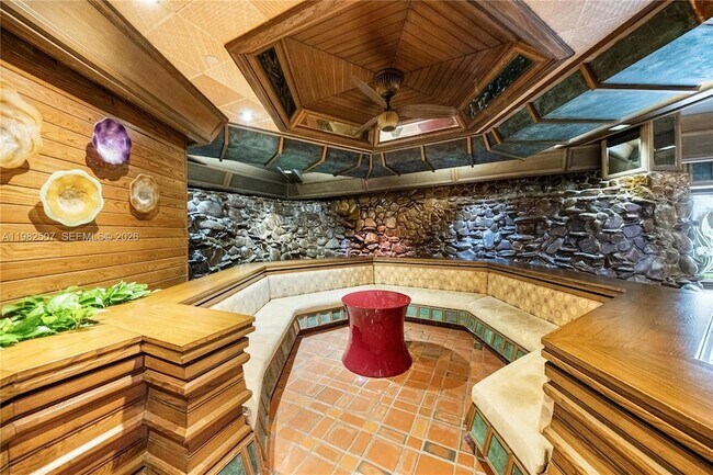 Building Photo - 2000 Towerside Terrace