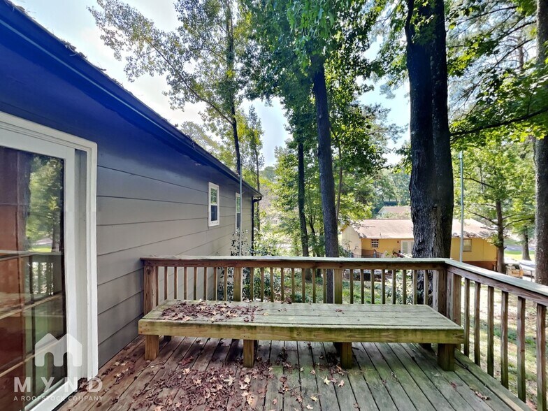 Building Photo - 532 Windy Ln