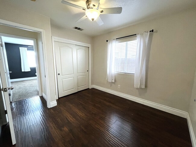 Building Photo - Charming Northwest Bakersfield Home on Cul...