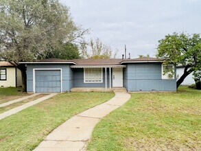 Building Photo - MOVE-IN SPECIAL: Cozy 2-Bedroom Home Near Texas Tech & the Medical District