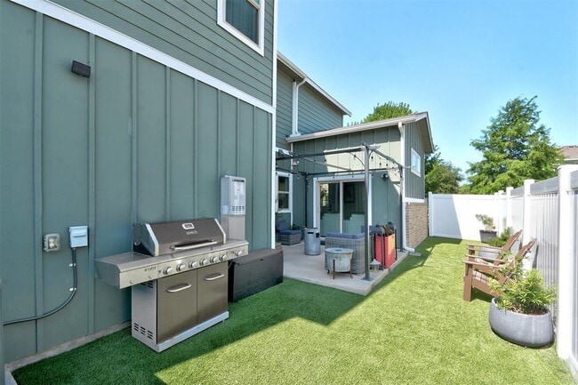 Building Photo - 7706 Mandela Bend