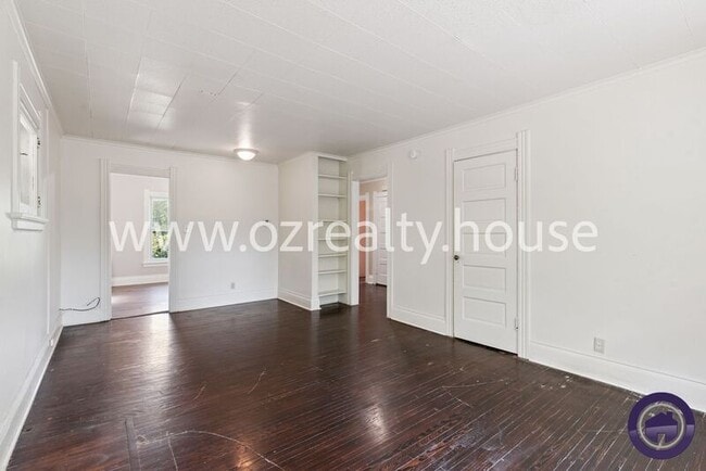 Building Photo - 2727 Robinwood Ave