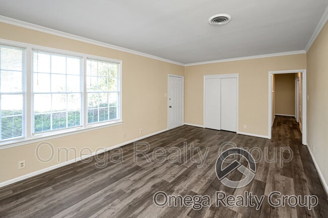 Building Photo - 3215 Walton Dr