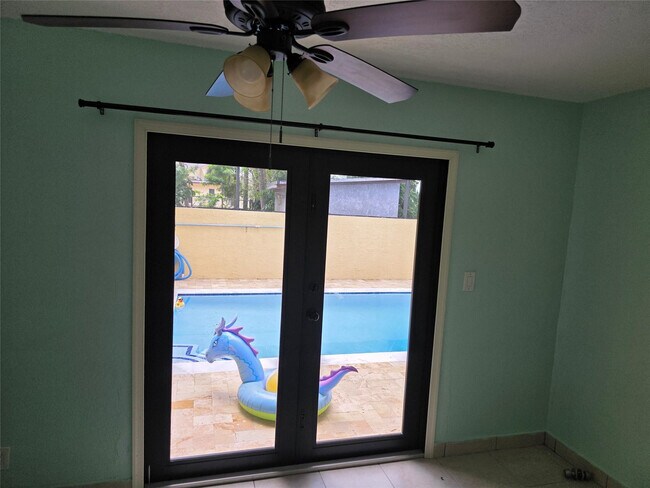 Building Photo - 4031 NE 8th Ave