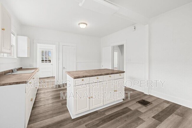 Building Photo - 1635 43rd Street Ensley