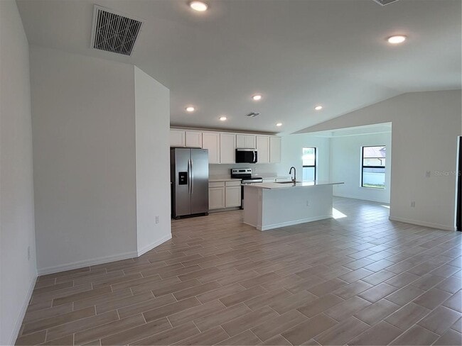 Building Photo - 11100 Vanessa Ave