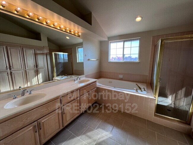 Building Photo - 3213 Hilton Head Dr