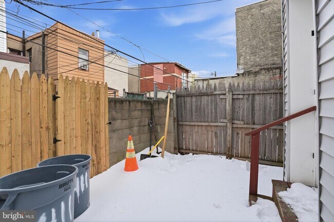 Building Photo - 411 Tree St