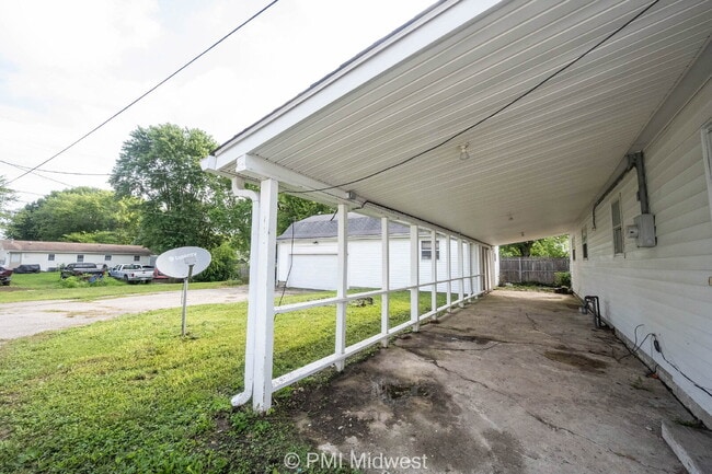 Building Photo - "Charming 3-Bedroom Haven in Mooresville –...