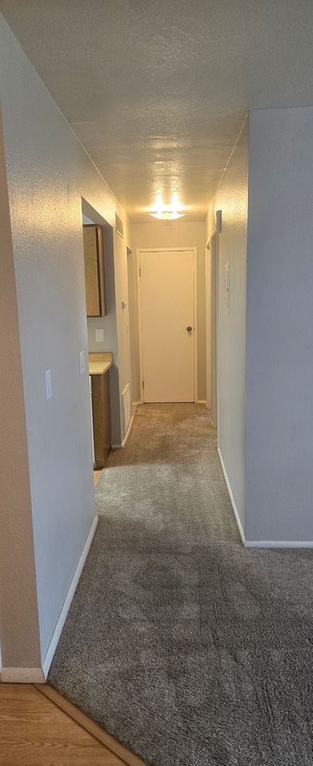 Building Photo - Charming 2-bedroom, 1-bathroom home locate...