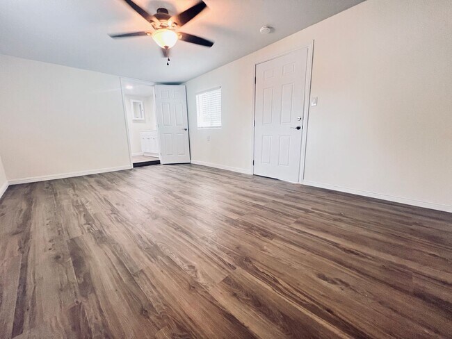 Building Photo - Escondido Historic Neighborhood 3 Bedroom 2 Bath Home