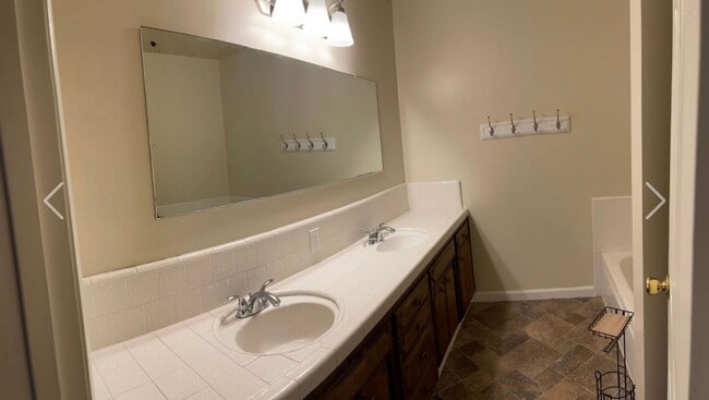 Building Photo - 3 Bedroom / 1.5 Bathroom with pool for ren...