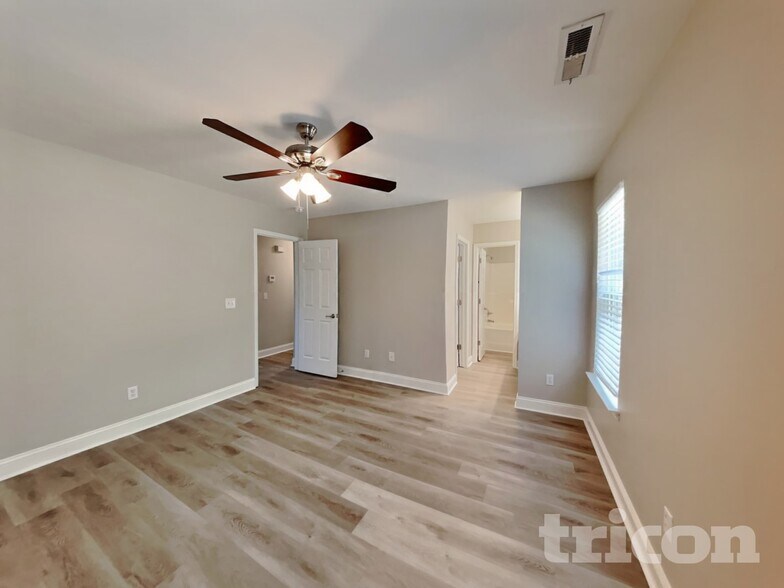 Building Photo - 130 Atherton Dr