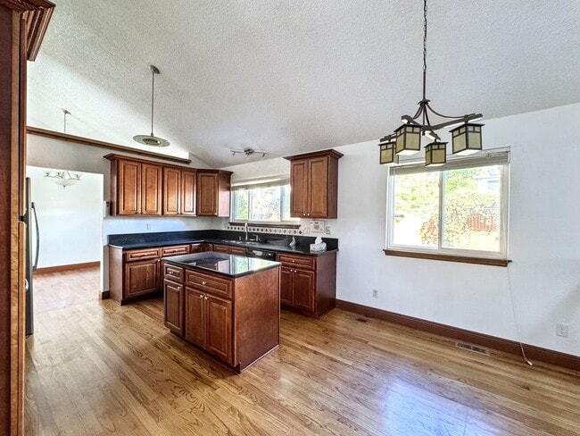 Building Photo - 18203 E Berry Dr