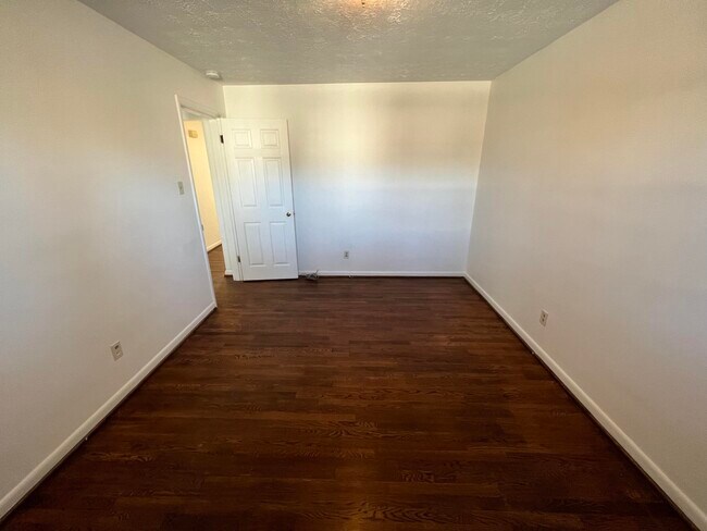 Building Photo - 1705 Carolyn Dr