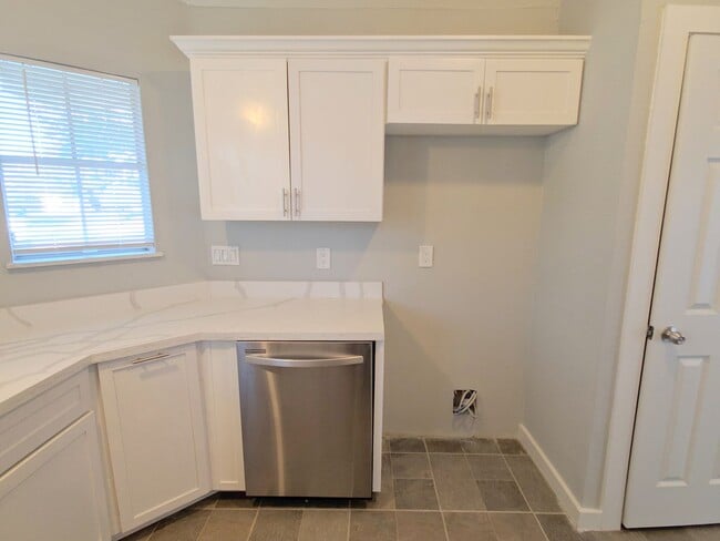 Building Photo - 15215 Peachmeadow Ln