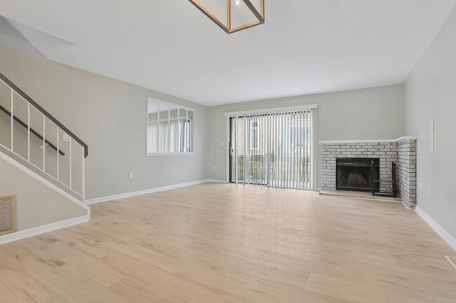 Building Photo - 335 Monticello Dr