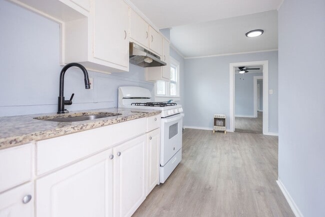 Building Photo - 911 Ray St