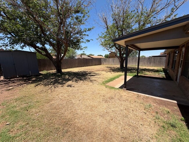 Building Photo - 3 BED/2 BATH/2 CAR GARAGE: AVAILABLE NOW!!