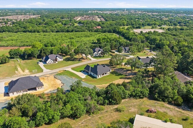 Building Photo - 1007 Meadow Wood Ter
