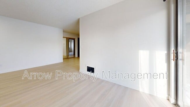 Building Photo - 203 E Arbor Ave