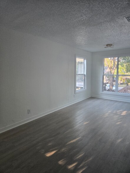 Building Photo - 304.5 S Holloway St