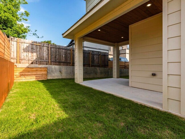 Building Photo - 6412 Carson Rdg