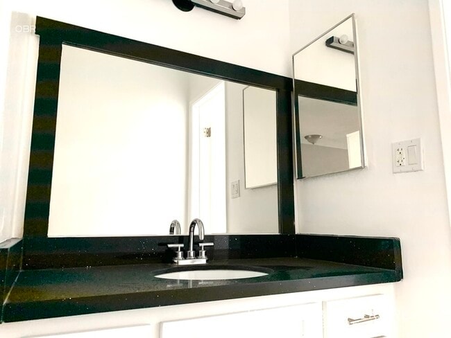 Building Photo - 5119 Fountain Ave