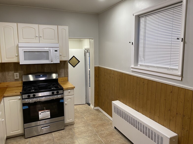 Kitchen - 3145 Almond St