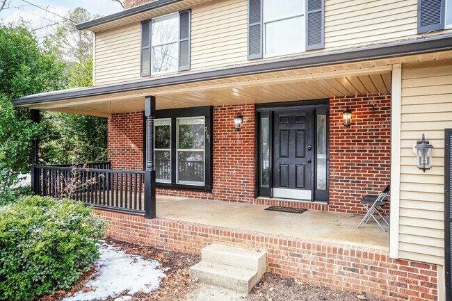 Building Photo - Four bedroom Corner Lot!