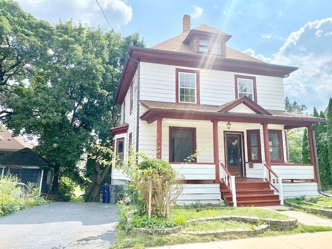 Primary Photo - 481 Division St