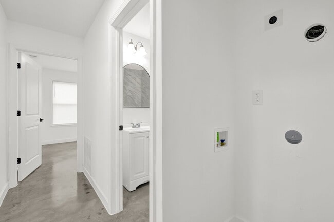 Building Photo - 2853 Choctaw Ave