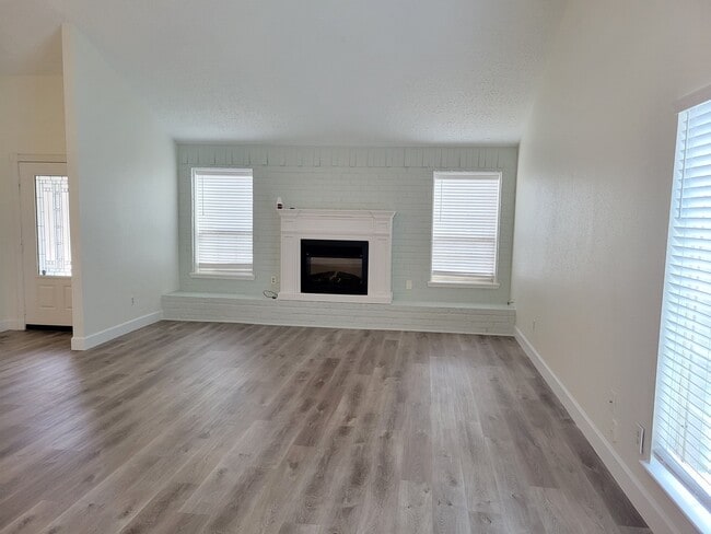Building Photo - 22522 Deville Dr