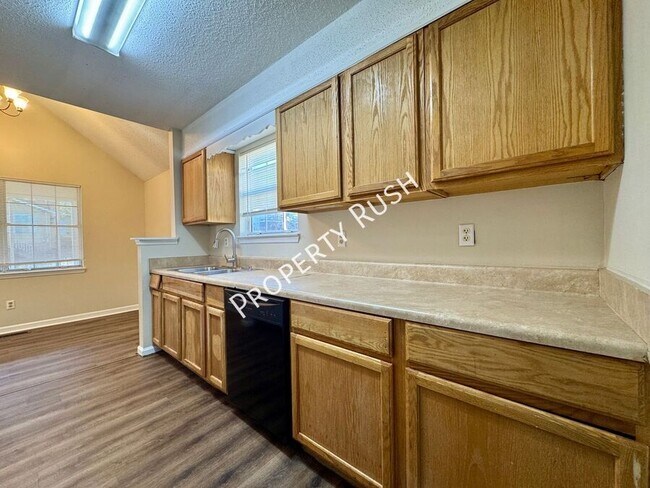 Building Photo - 4320 Ohls Ave