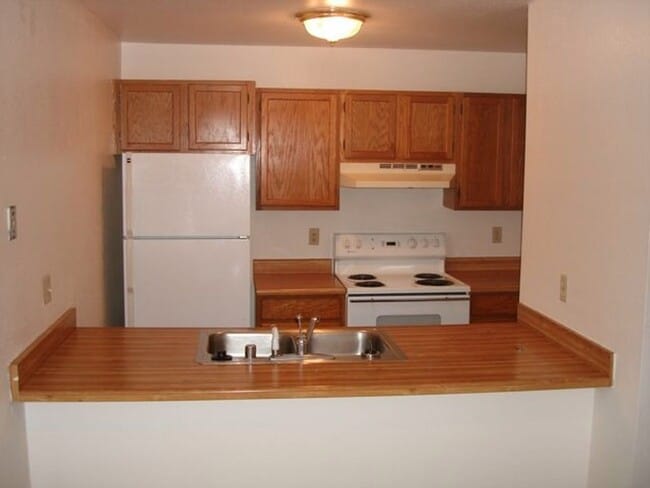 Building Photo - Bright Upstairs 2br South Anchorage Ready ...