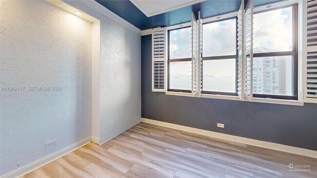 Building Photo - 1800 NE 114th St