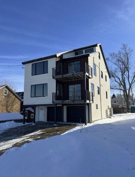 Building Photo - 909 W Front St