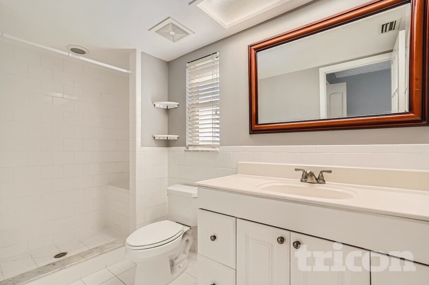 Building Photo - 2641 Gleneagles Dr