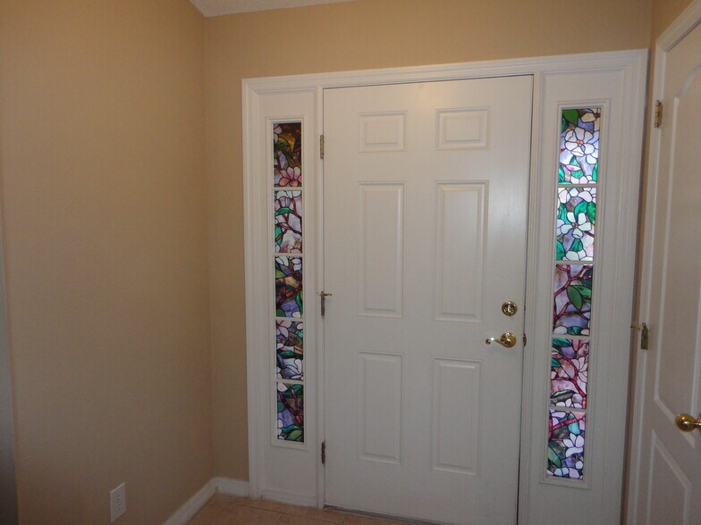 Building Photo - 648 Winding Lake Dr