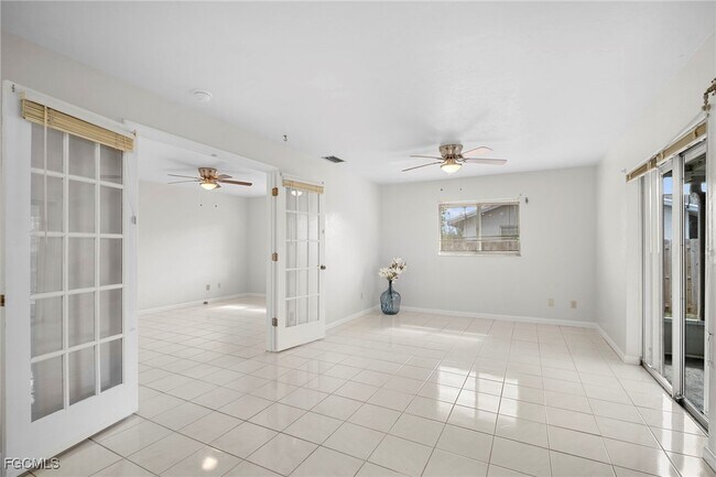 Building Photo - 9721 Deerfoot Dr