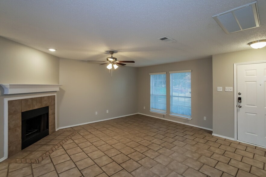 Building Photo - 3405 Star Ranch Ct