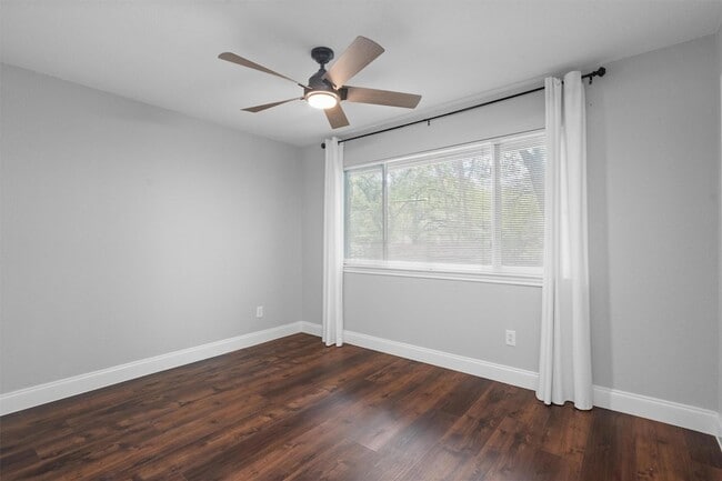 Building Photo - 8310 Summerwood Dr
