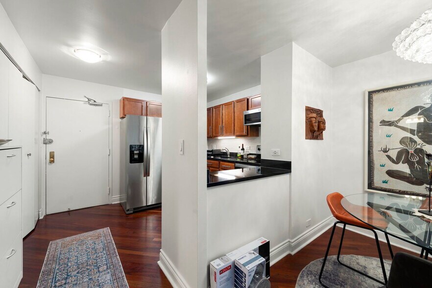 Building Photo - 222 E Pearson St