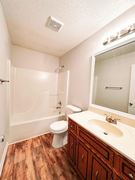 Building Photo - 108 Ballygar St