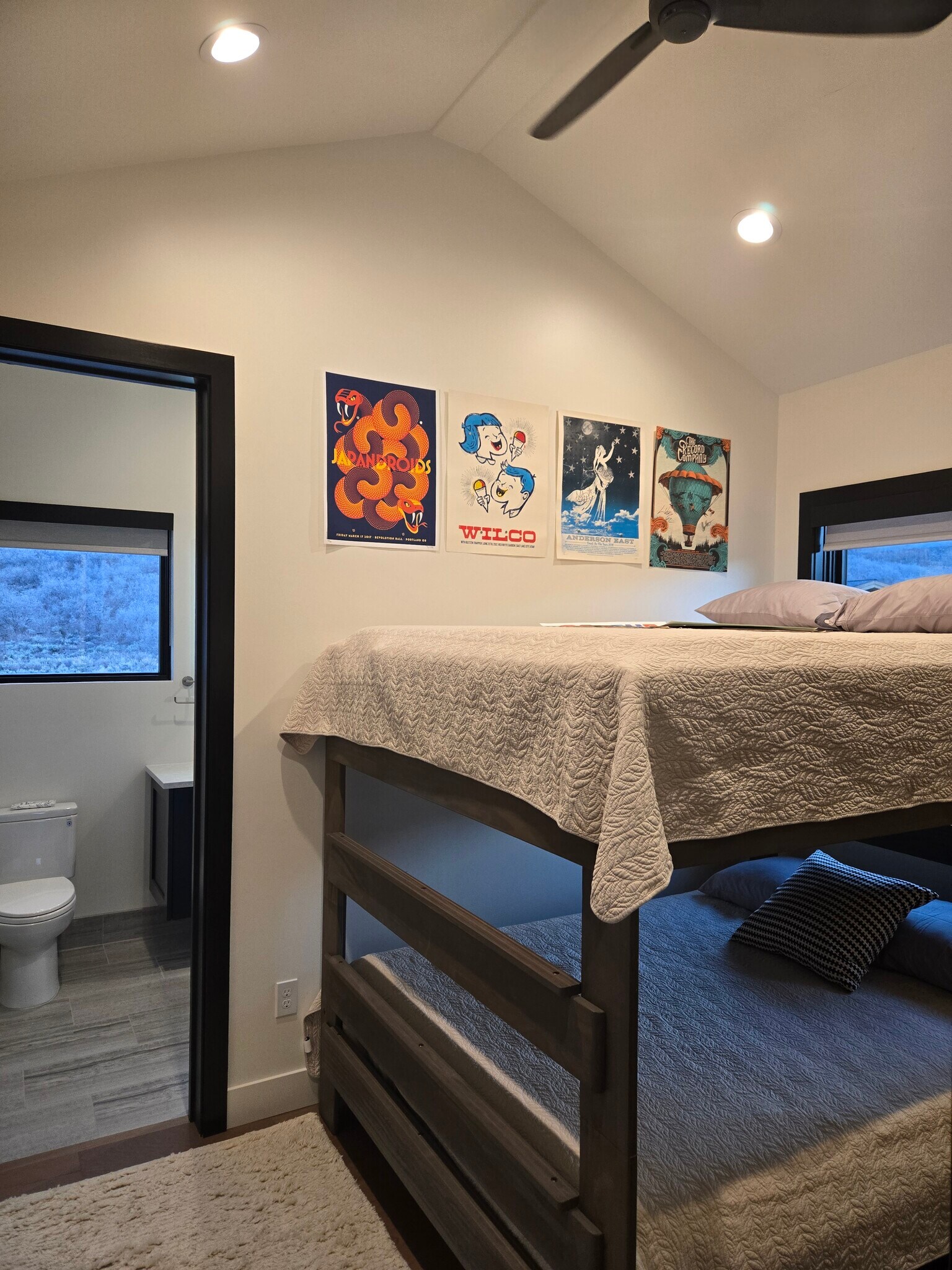Upper guest double queen bunk room - 11624 White Tail Ct
