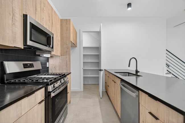 Building Photo - 1016 Patton St