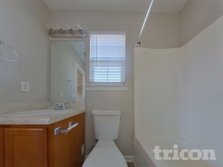 Building Photo - 98 Pin Oak Ct